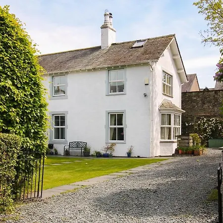 Crow Semesterbostad *